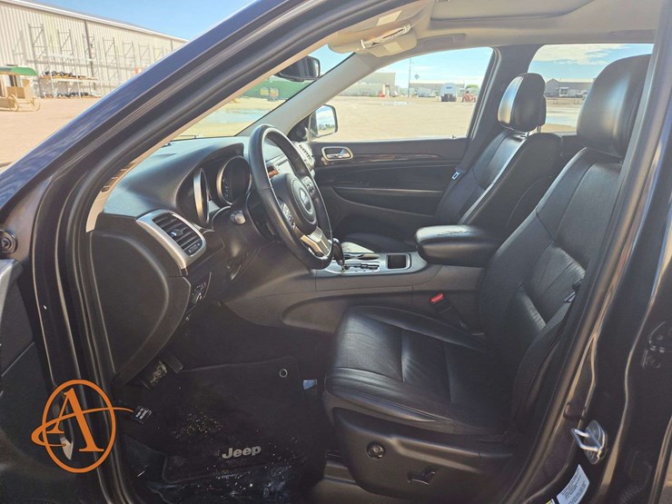 2013-jeep-grand-cherokee-laredo-image-15