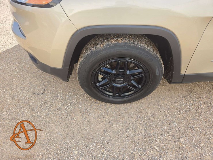 2015-jeep-cherokee-image-18