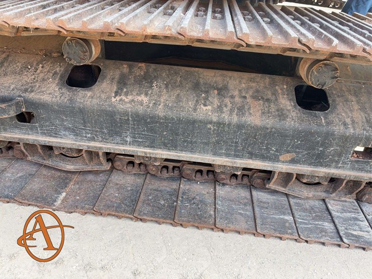 2017-caterpillar-323-image-12