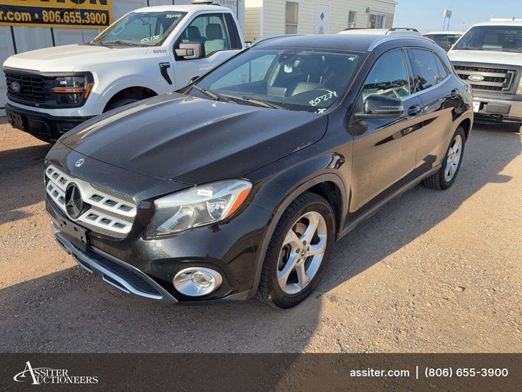 2020-mercedes-benz-gla250-image-1