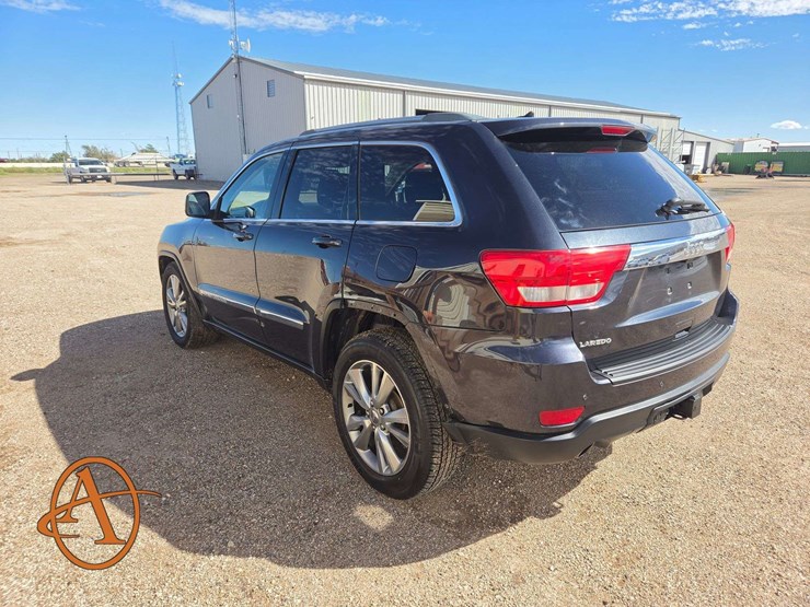 2013-jeep-grand-cherokee-laredo-image-4