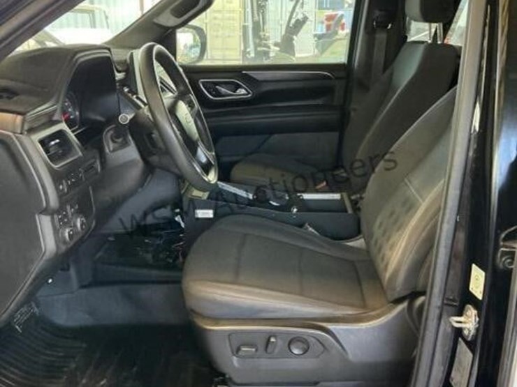 2021-chevrolet-tahoe-suv-image-21