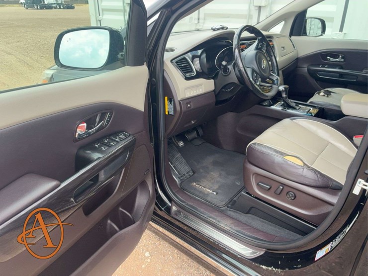 2017-kia-sedona-image-14