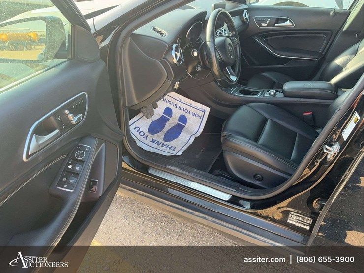 2020-mercedes-benz-gla250-image-9
