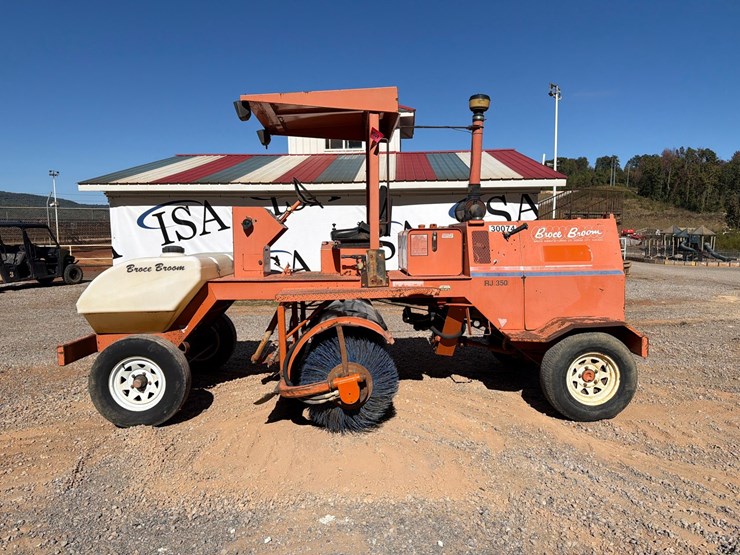 #4104-•-broce-broom-rj350-sweeper-image-2