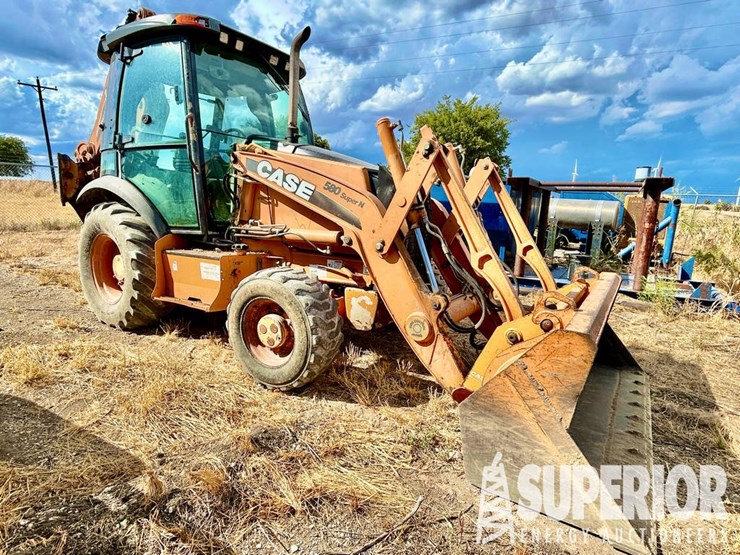2012-case-580-super-n-backhoe-loader-image-2