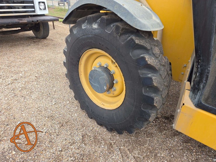 caterpillar-th514d-image-28