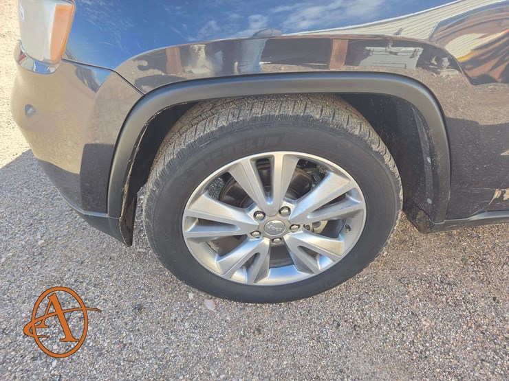 2013-jeep-grand-cherokee-laredo-image-25