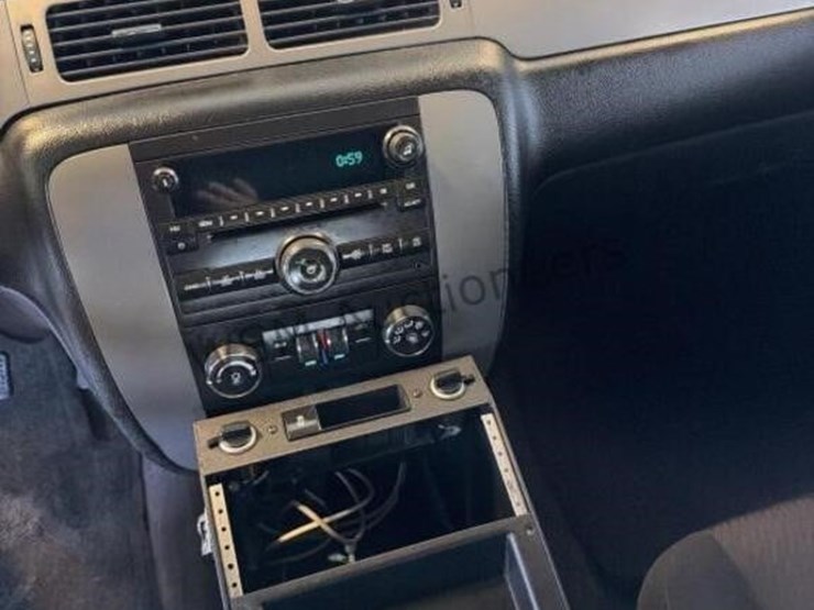 2014-chevrolet-tahoe-suv-image-22