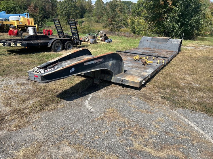 #66-•-single-axle-5th-wheel-low-deck-trailer-image-1