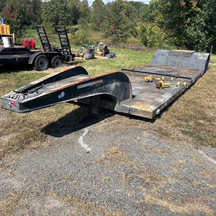 #66 • Single Axle 5th Wheel Low Deck Trailer