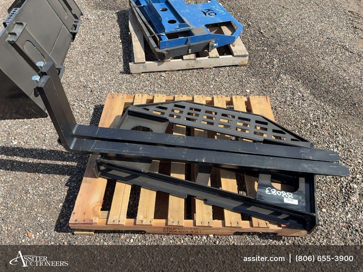 future-ft-dhc-skid-steer-forks-image-2