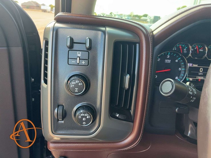 2015-chevrolet-silverado-1500-high-country-image-45