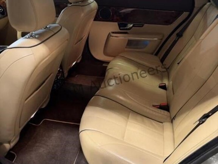 2012-jaguar-xjl-portfolio-sdn-image-27