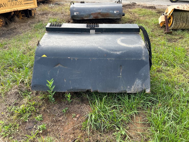 #42-•-caterpillar-quick-connect-sweeper-bucket-image-4