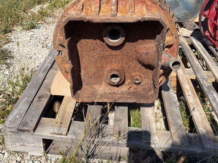 visible-pump-top-with-cylinder-image-5