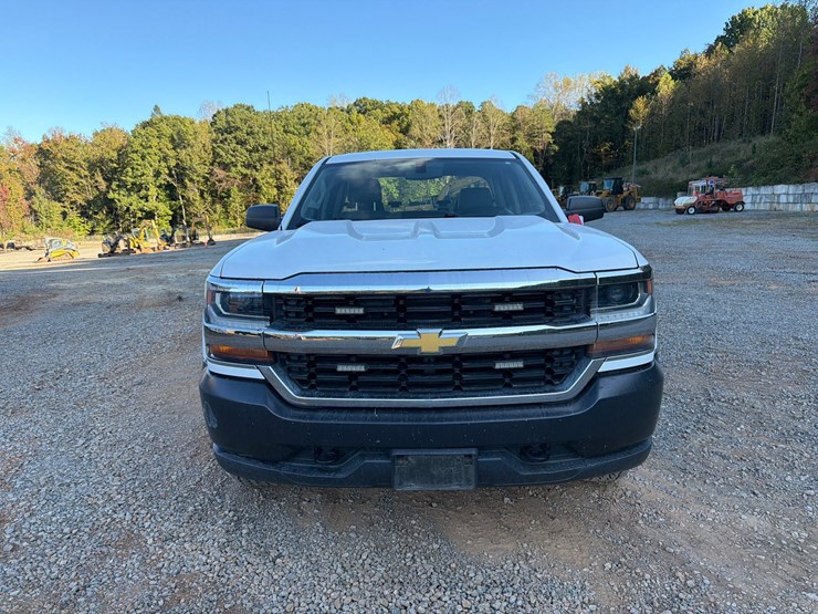 #4113-•-2018-chevrolet-1500-truck-image-8