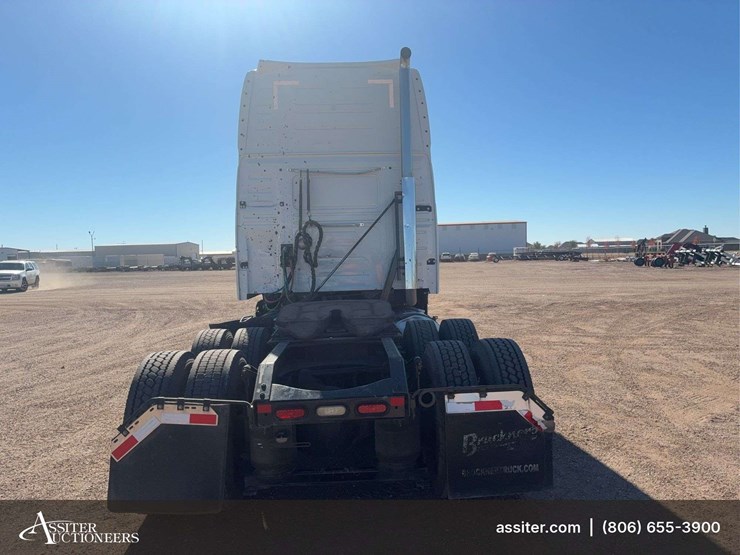 2019-volvo-vnl-tandem-axle-dual-conventional-new-generation-tractor-truck-image-14