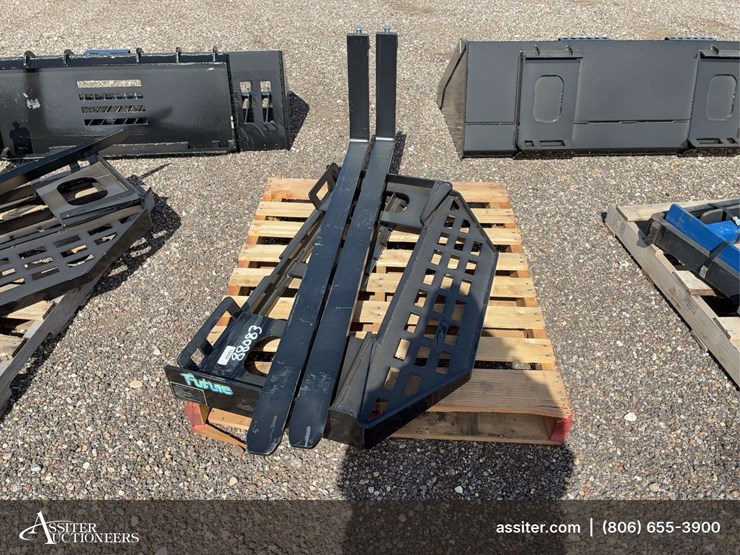future-ft-dhc-skid-steer-forks-image-1