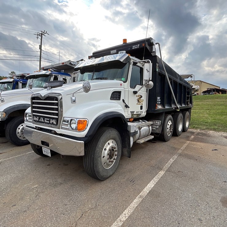 #80 • 2006 Mack CV713 Granite Truck