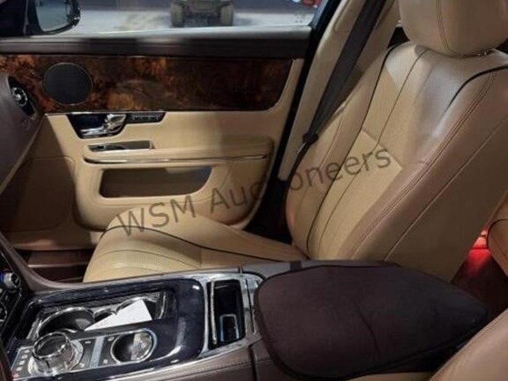 2012-jaguar-xjl-portfolio-sdn-image-23