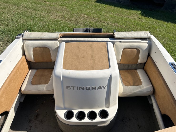 #92-•-1994-stingray-556-zp-boat-image-10