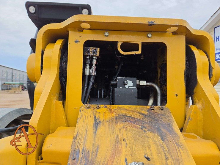 caterpillar-th514d-image-20
