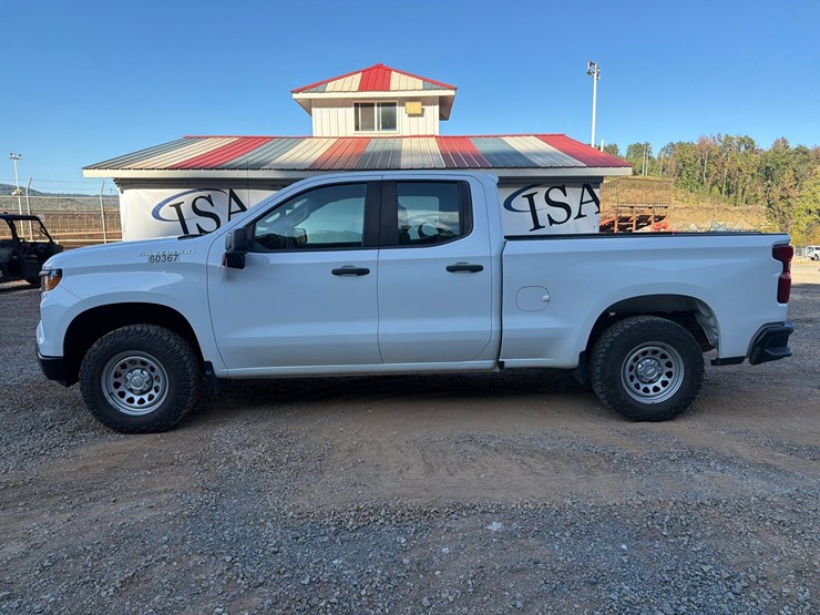 #4112-•-2023-chevrolet-1500-truck-image-2