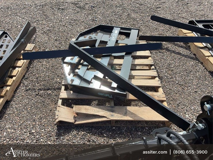 future-ft-dhc-skid-steer-forks-image-3