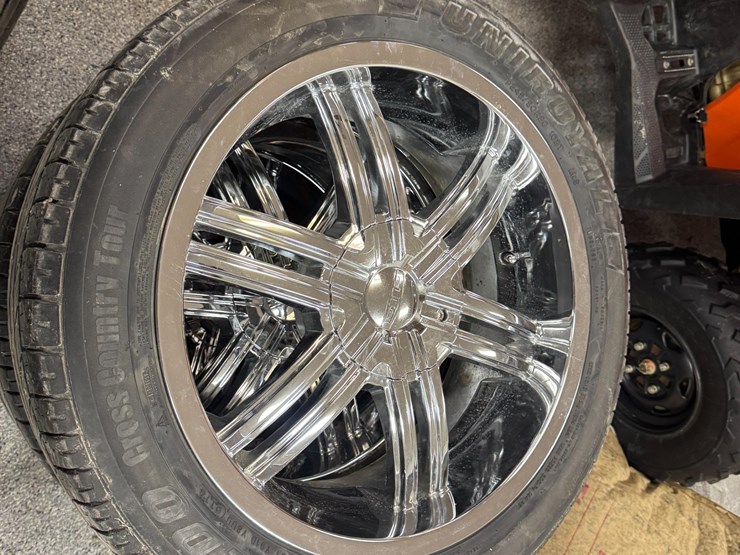 4---20"-polished-aluminum-wheels-with-uniroyal-p245/50r20-tires-image-6
