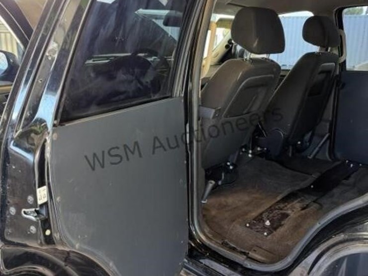 2014-chevrolet-tahoe-suv-image-27