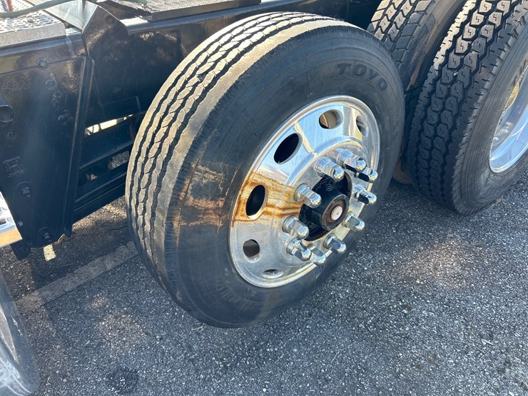 #86-•-2007-volvo-vt-truck-image-9