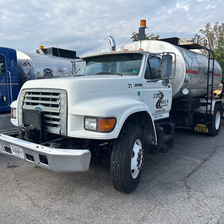 #74 • 1997 Ford F800 Truck