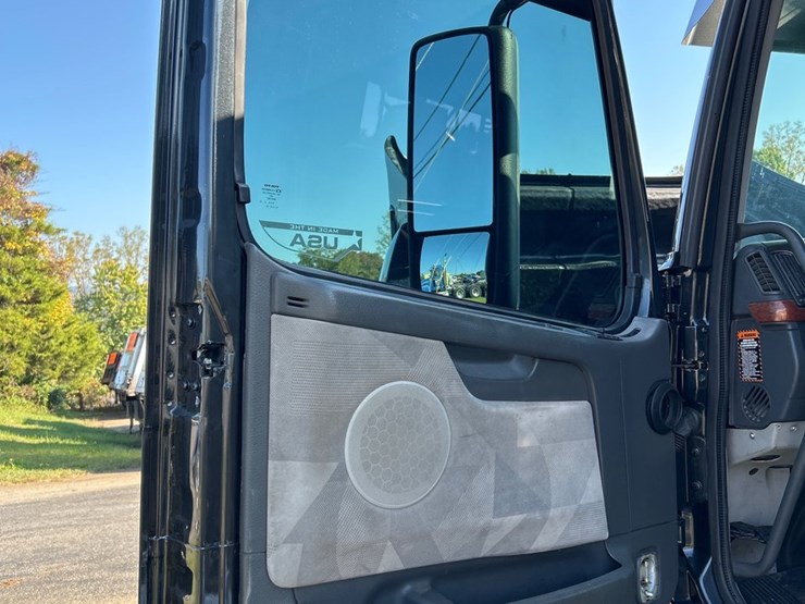 #86-•-2007-volvo-vt-truck-image-20
