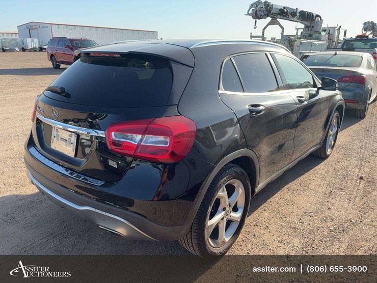 2020-mercedes-benz-gla250-image-3