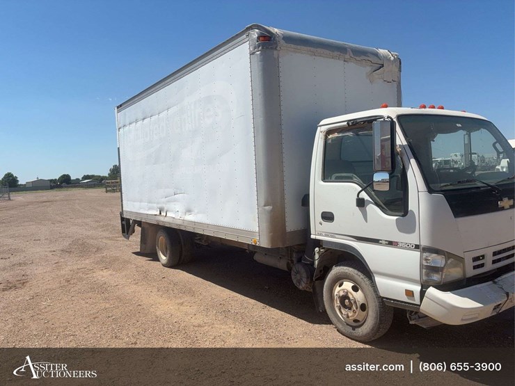 2006-chevrolet-w3500-image-2