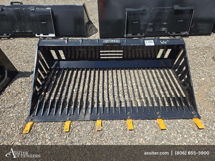 giyi-skid-steer-(66")-rock-bucket-image-2