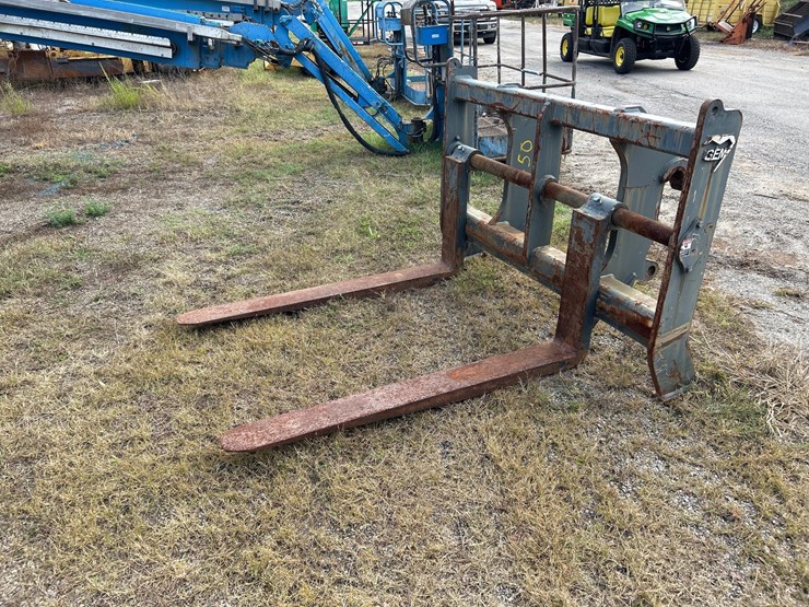 #50-•-60”-loader-forks-attachment-image-5
