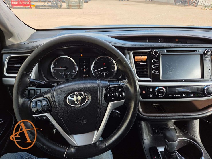 2015-toyota-highlander-xle-image-20