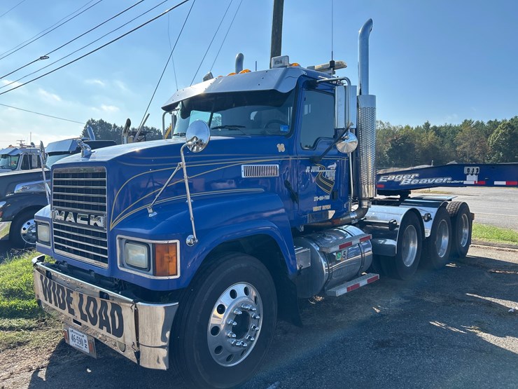 #87-•-2006-mack-chn613-truck-image-1