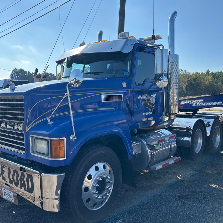 #87 • 2006 Mack CHN613 Truck