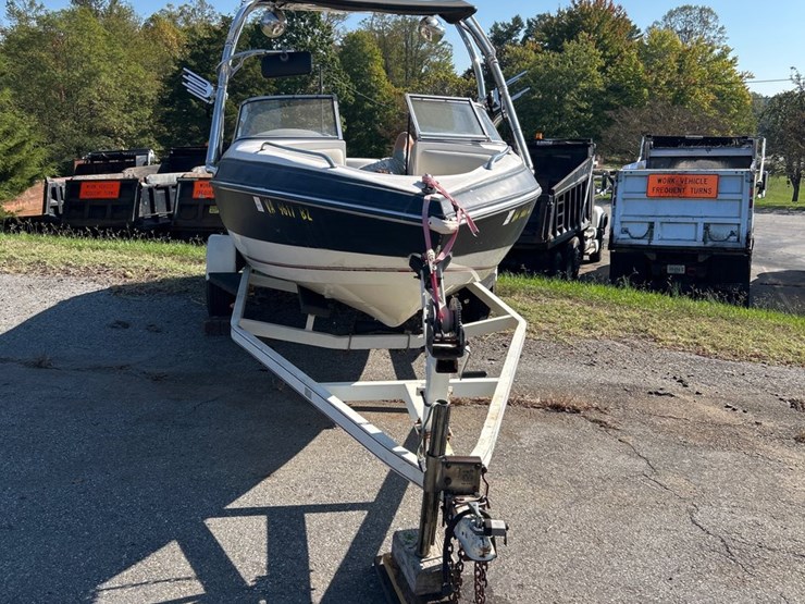 #92-•-1994-stingray-556-zp-boat-image-8
