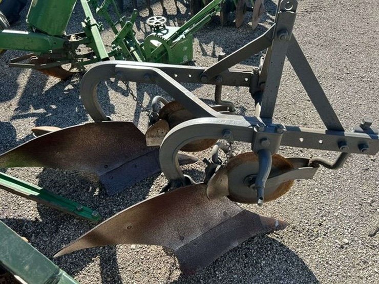 2--bottom-ferguson-plow-image-2