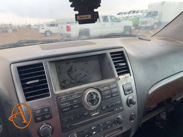 2011-nissan-armada-image-28