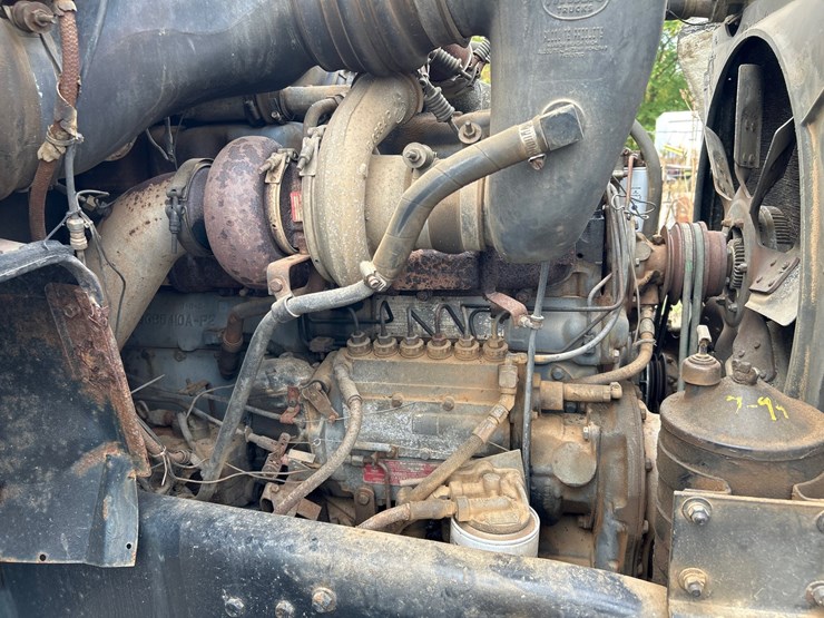 #76-•-1984-mack-dm690s-truck-image-17