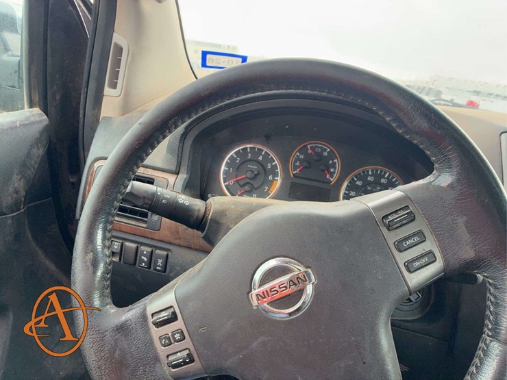 2011-nissan-armada-image-26