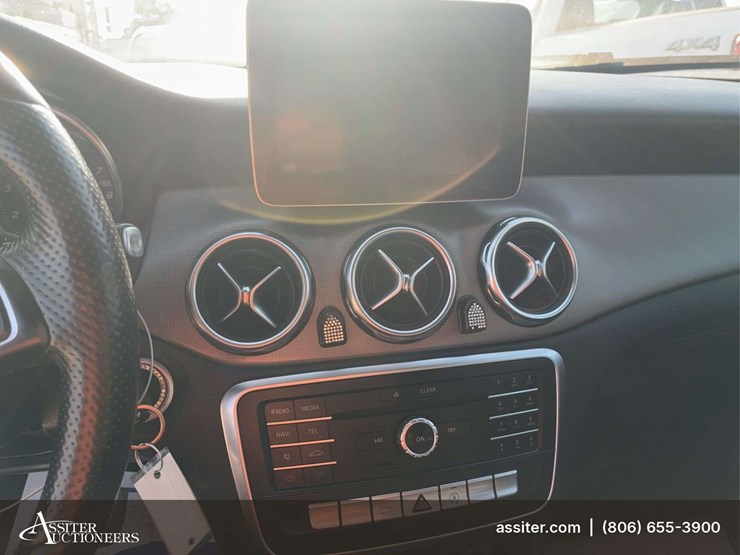 2020-mercedes-benz-gla250-image-12