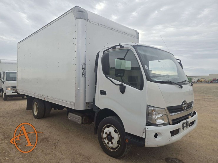 2019-hino-195-cab-over-engine-/-single-box-truck-image-2