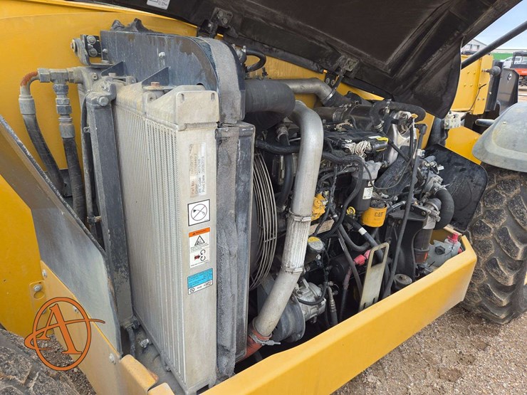 caterpillar-th514d-image-22