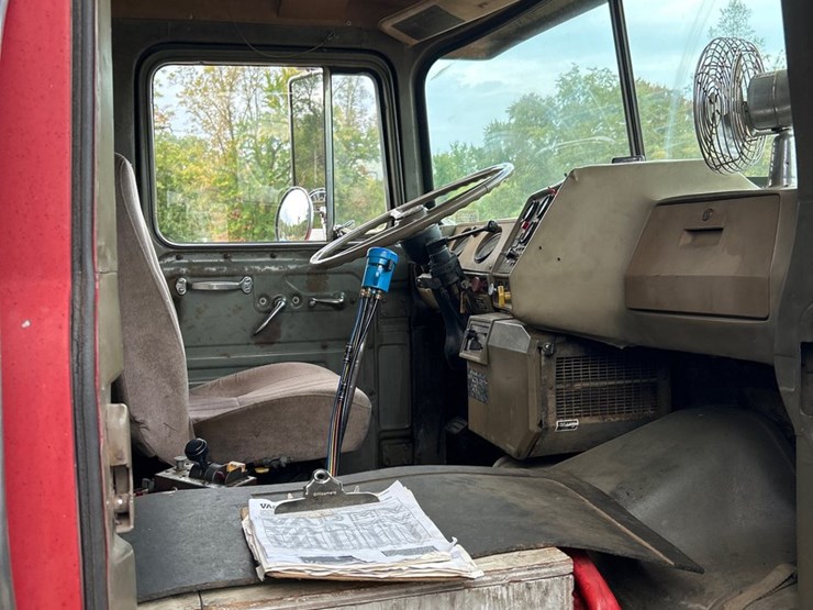 #76-•-1984-mack-dm690s-truck-image-15